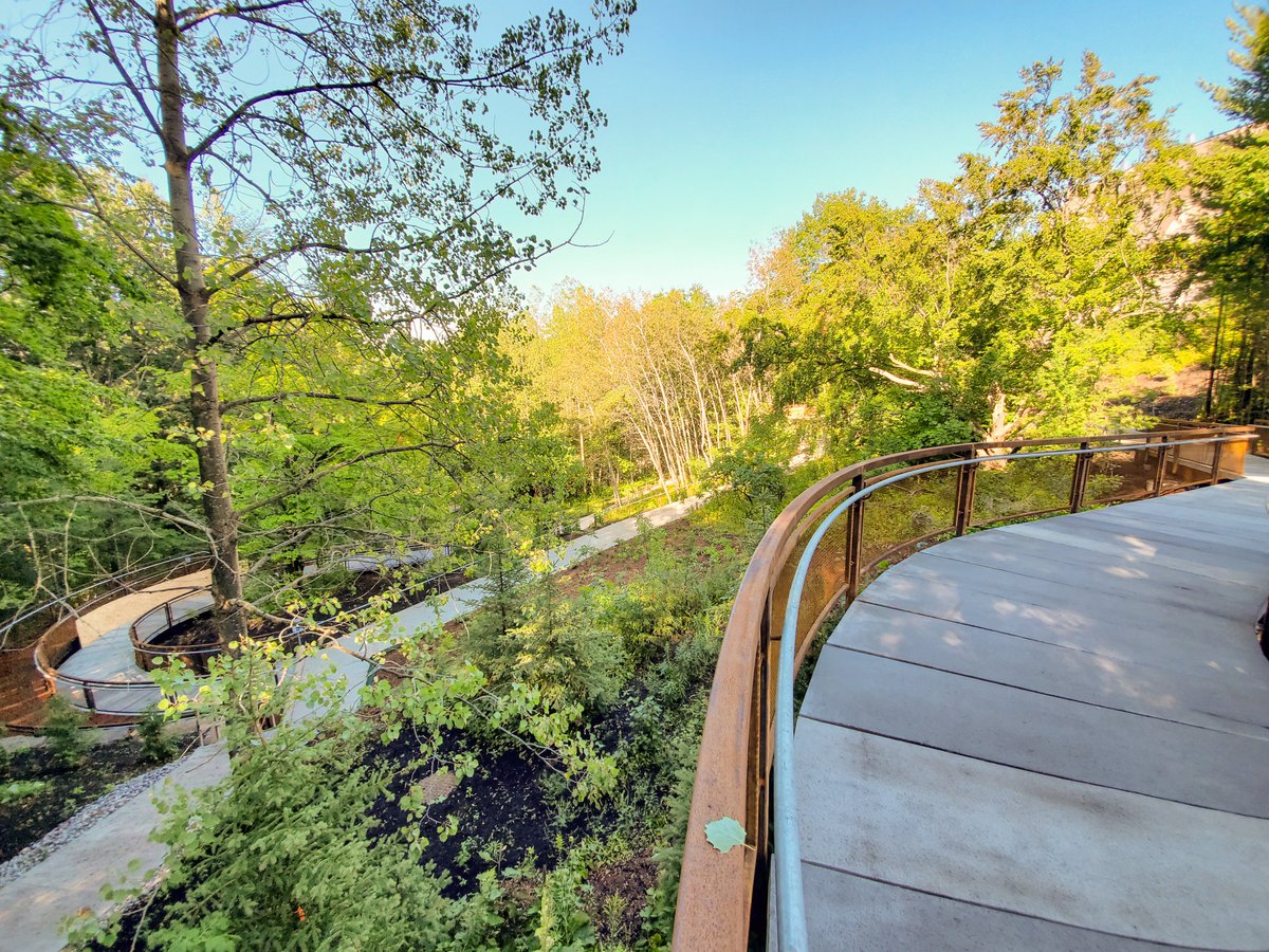 UTSC's tweet photo. BIG NEWS: the #UTSC Valley Land Trail leading to the Highland Creek valley is OPEN! 🎉 There's still a few finishing touches to be added over the next month, but we're excited to announce the trail is now available for the community.
@TRCA_HQ #ScarbTO #UofT #UofTBackToSchool https://t.co/45wqoUrO5g