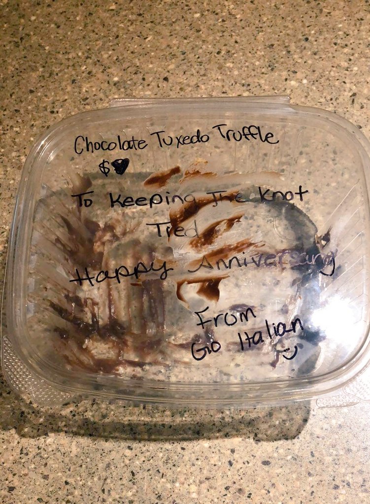 rockinreid's tweet photo. A pretty awesome thing happened when placing my takeout order to #GoItalian #ygk last night. I inadvertently mentioned it was our anniversary and when I went to pick it up they gave us a free piece of delicious π° and this note. (PS - cake was eaten before pic could be taken π) https://t.co/G9drwrcztG