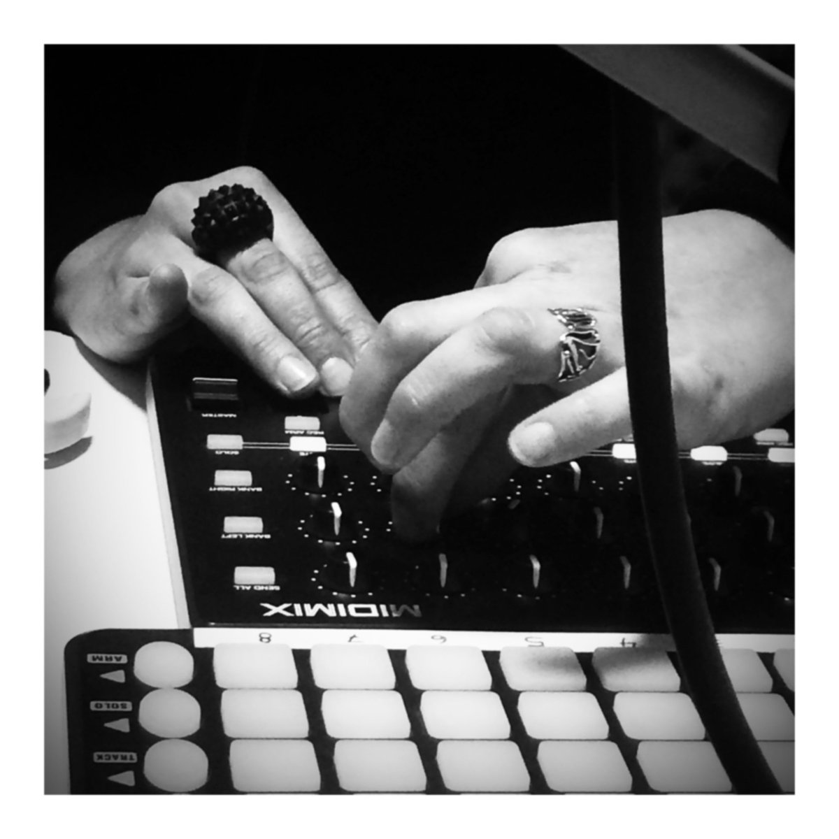 ruidoymensaje's tweet photo. Ciclo de Arte Sonoro en #ROSARIO
#WORKSHOPS + #PERFORMANCE
@CCPE  junto a EspacioLab en el @ComplejoCAM .
Méryll Ampe: SÁB. 31/8/19
@solrezza SÁB. 7/9/19
20h - Túnel 4
#artesonoro #storytelling #workshop #electronic #experimentalmusic #solrezza
https://t.co/UTj9dpNWEW https://t.co/XS7VYkICMa
