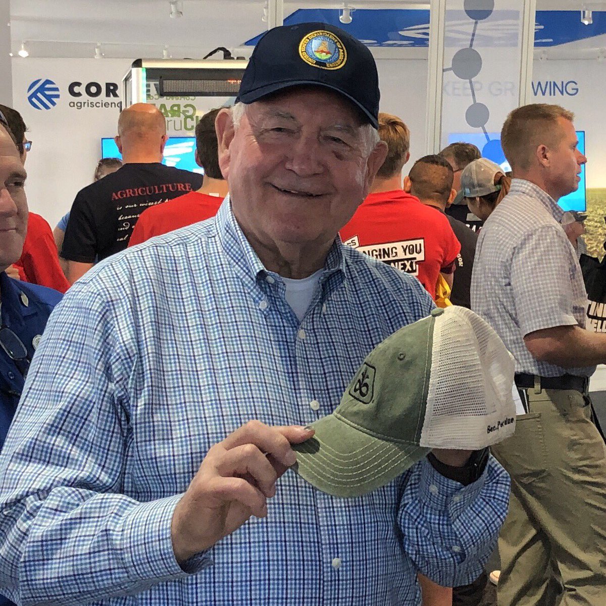 CortevaUS's tweet photo. A big thank you to @USDA @SecretarySonny for stopping by just moments ago to #ExploreCorteva at #FPS19! https://t.co/Pub6XCjqPS