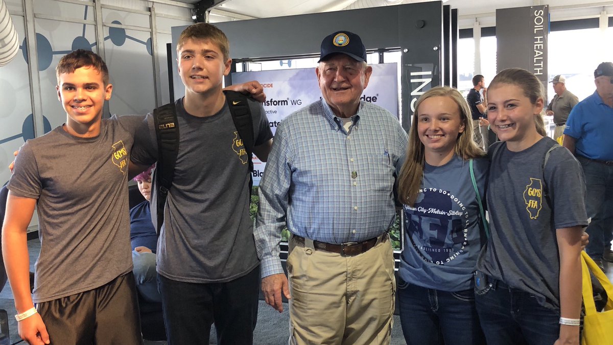 CortevaUS's tweet photo. A big thank you to @USDA @SecretarySonny for stopping by just moments ago to #ExploreCorteva at #FPS19! https://t.co/Pub6XCjqPS