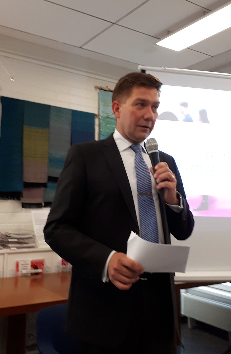 #biblioteksrundan på  <a href="/KauniainenGrani/">Kauniainen - Grankulla</a> bibliotek - minister Blomqvist <a href="/Ulkoministerio/">MFA Finland 🇫🇮</a> <a href="/oikeusmin/">Oikeusministeriö</a> får frågor på nordiskt samarbete, på social- och hälsovårdsreformen i allmänhet, och i synnerhet vilken form den eventuellt tar i Nyland.