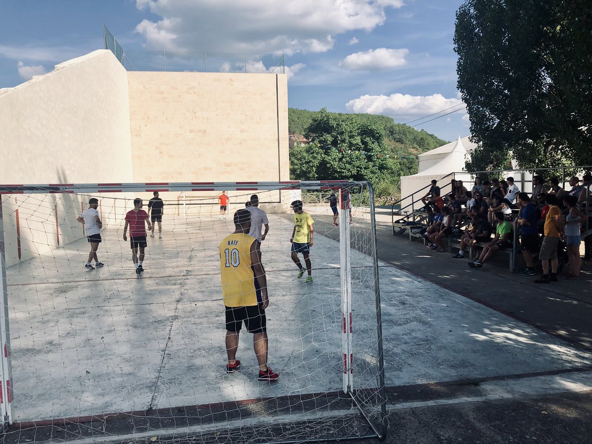 rabanerapinar's tweet photo. ¡Ambientazo en el partido de solteros contra casados! ⚽️ https://t.co/gaccL8vCFY