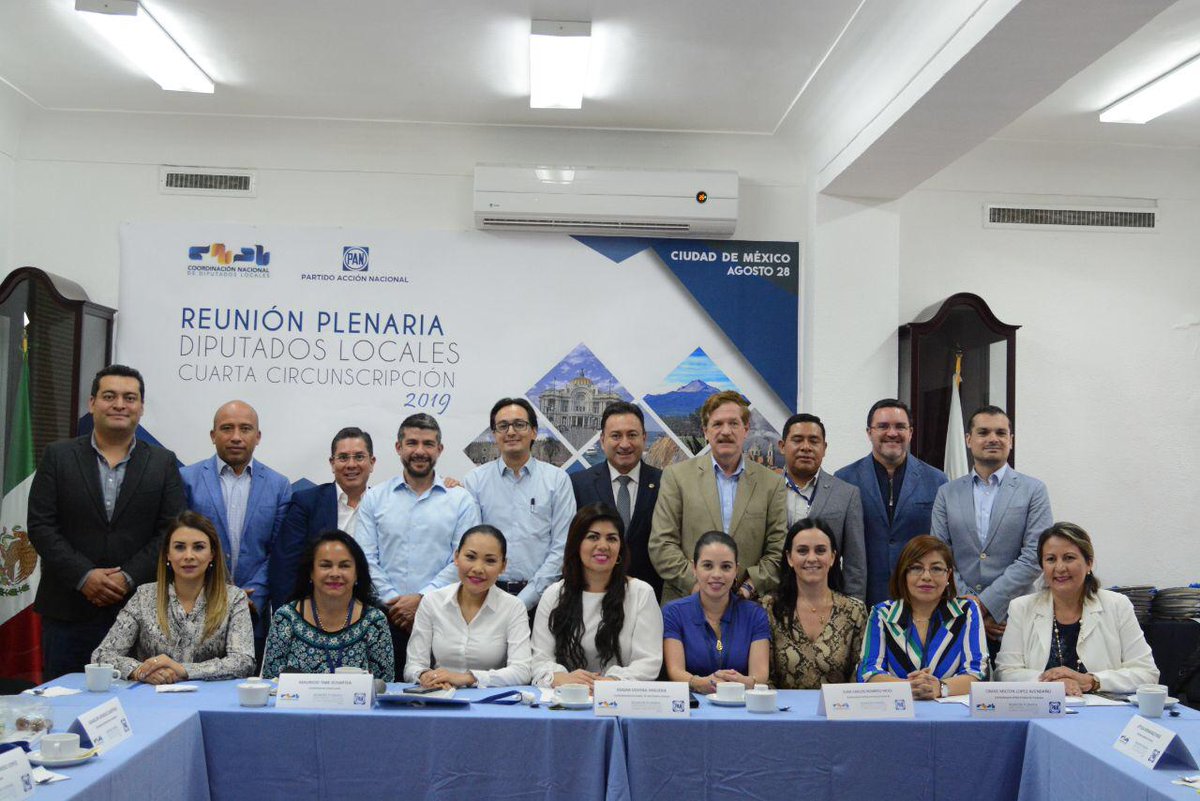 Me encuentro en la reunión plenaria de Diputados Locales Cuarta Circunscripción 2019.

Estamos analizando la agenda legislativa de Acción Nacional.