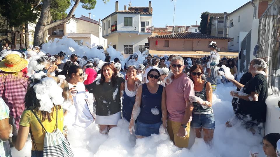 TerritorioBobal's tweet photo. UNA ÉPOCA CARGADA DE ILUSIÓN 
¡Así despedían sus fiestas patronales algunos de los municipios de nuestro #TerritorioBobal! Esperamos que hayan disfrutado mucho de ellas. Pronto la energía estará puesta en la vendimia: ¡Falta poco para su inicio! #GenteBobal #VariedadBobal https://t.co/FnbTHennKJ