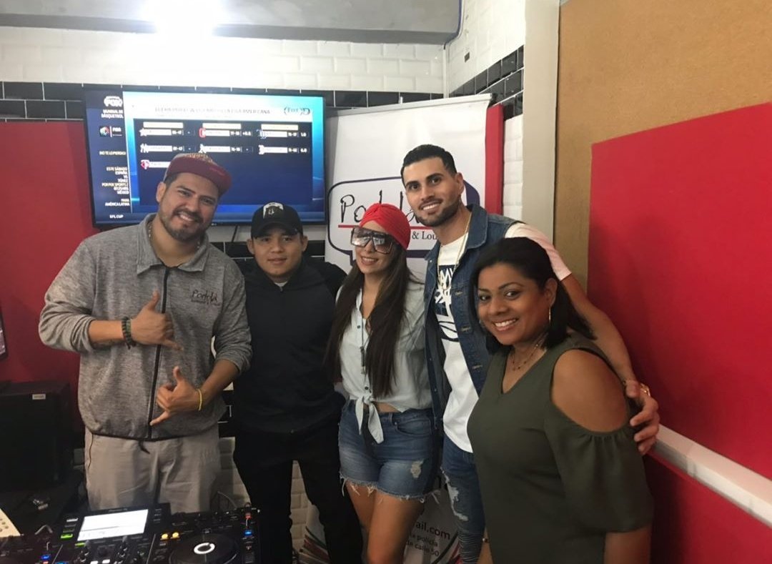 MaximaPanama's tweet photo. ¡RELIO EN LA CASA! Gracias @reliomusic por acompañarnos en #SinCover con @djaleepanama @JulsTomacelli #Gerardodj y @lurixg
Sintoniza de Lunes a Viernes de 12:00md a 2:00pm #SinCover 🔥🙌🏻🙌🏻🙌🏻 https://t.co/01HQLsHbyb