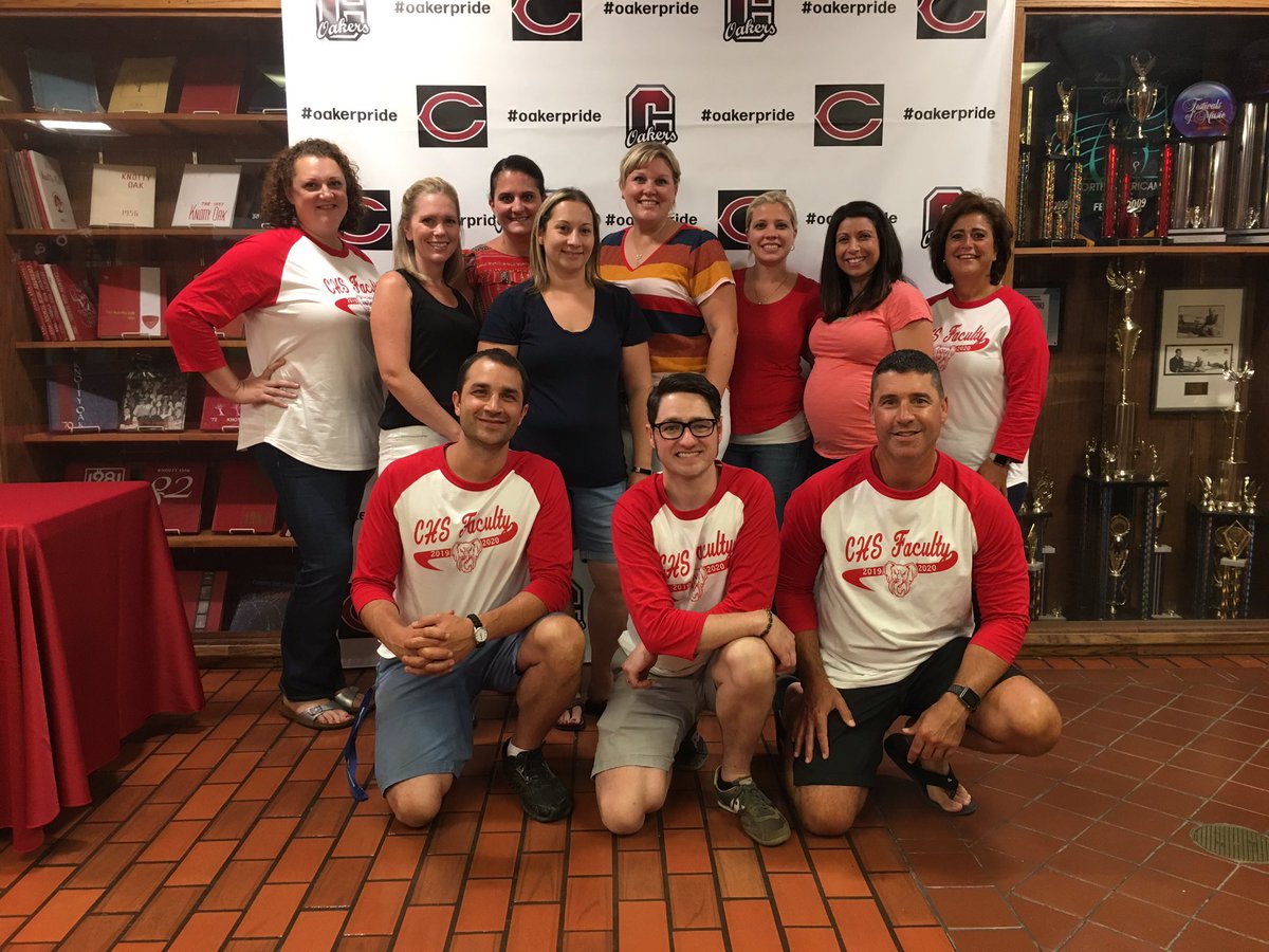OakerWorLang's tweet photo. Team World Language is ready to go!! Letโs have a great year #oakernation https://t.co/JuiaDPCasQ