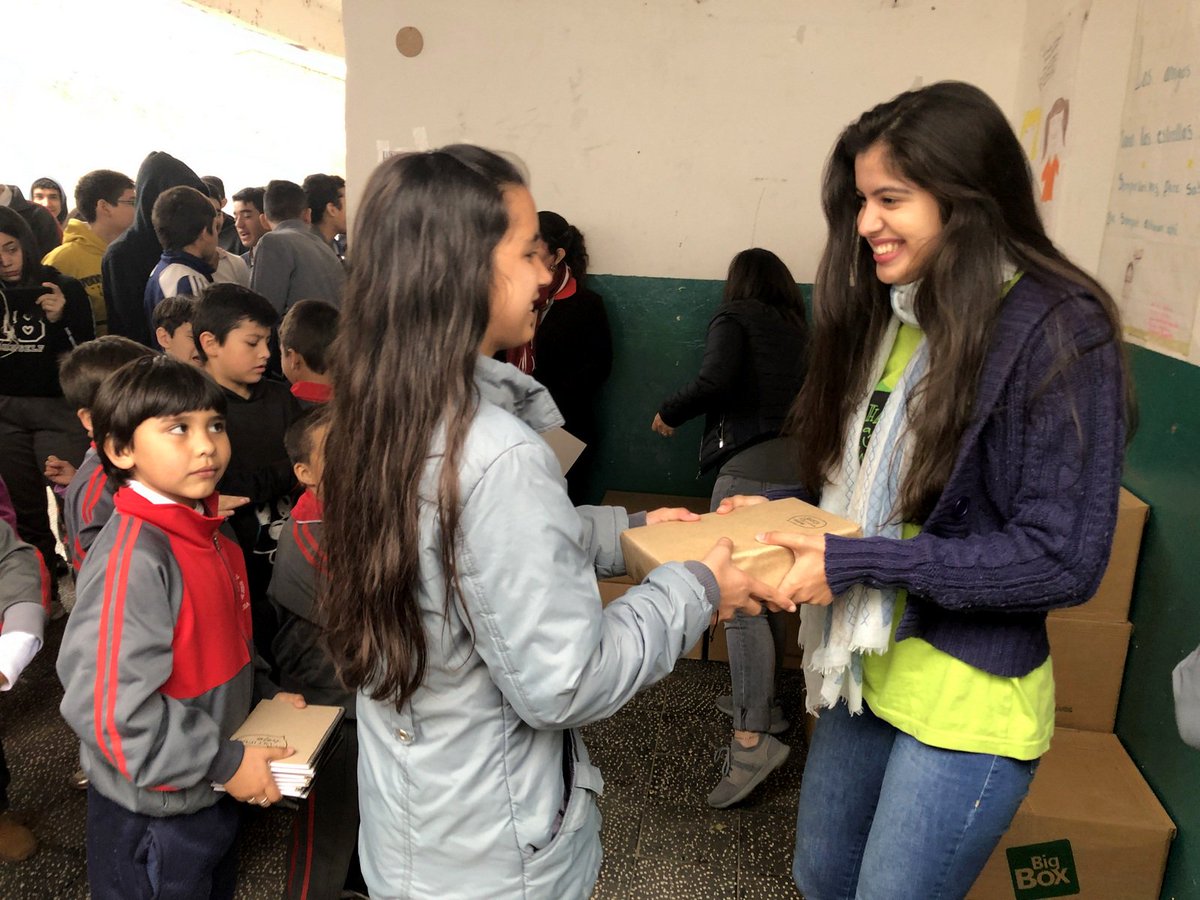 ultimahojapy's tweet photo. Este mes entregamos los cuadernos producidos en la última edición de la campaña.

La entrega se inició con la Escuela Básica Nro.3410 Sagrado Corazón de Jesús de Villa Elisa. https://t.co/Stx3dlONjv