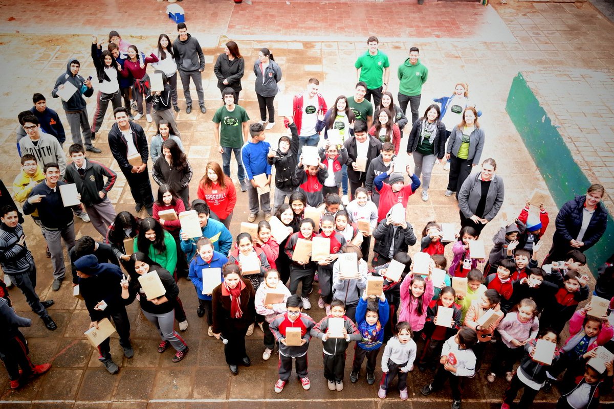 ultimahojapy's tweet photo. Este mes entregamos los cuadernos producidos en la última edición de la campaña.

La entrega se inició con la Escuela Básica Nro.3410 Sagrado Corazón de Jesús de Villa Elisa. https://t.co/Stx3dlONjv