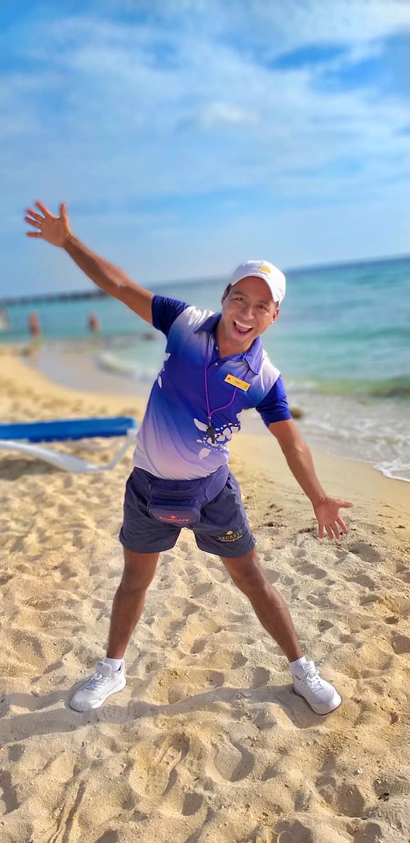 SunscapeSabor's tweet photo. Desde deportes acuáticos en el Mar Caribe hasta sorprendentes espectáculos nocturnos, nuestro equipo #SunscapeEntertainment tiene actividades diarias para todos los gustos. Y tu, ¿cómo eligirías disfrutar de tus días en el paraíso? #FelizMiércoles #SunscapeSabor #Cozumel https://t.co/BUb5vzgYsF