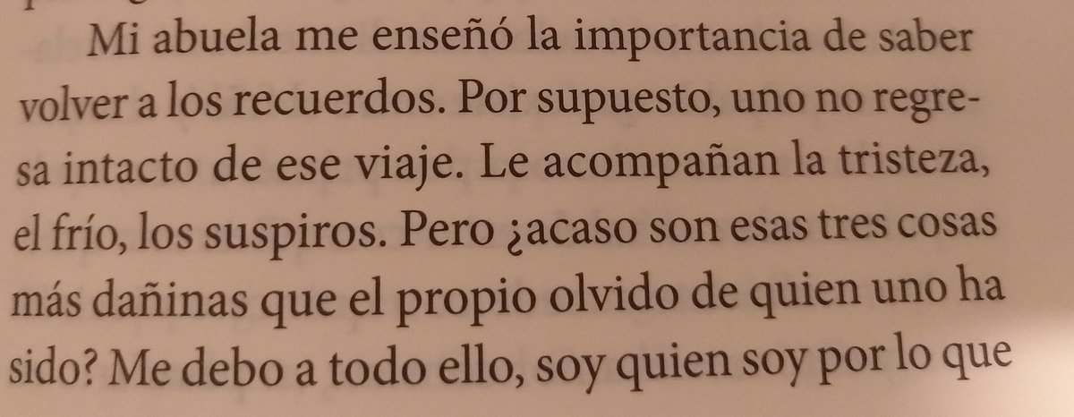 Leer #Diassinti es recordar a mis abuelos y especialmente a mi abuela. Los abuelos debirian ser eternos porque tienen esa palabra que necesitamos, que ellos solamente saben darnos. Gracias , <a href="/elvirasastre/">elvira sastre sanz</a> por escribir desde las entrañas del corazón ♥️♥️
