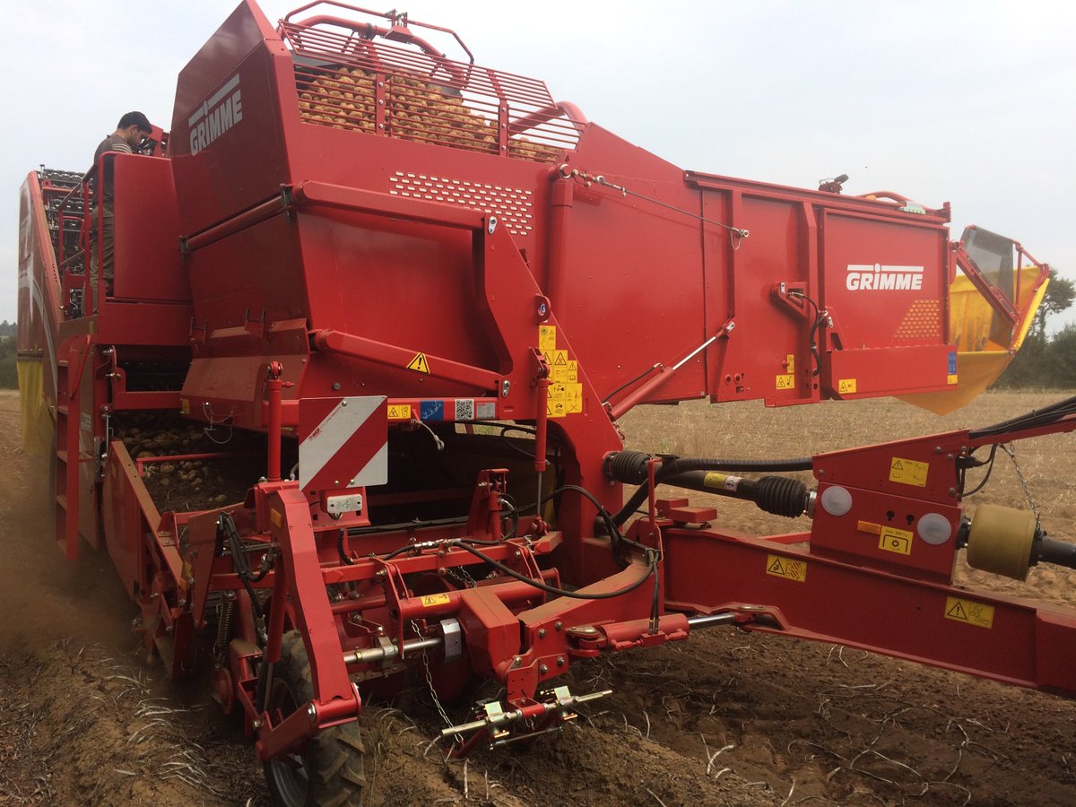 sasmichelodic's tweet photo. Mise en route d'une #arracheuse à trémie @GRIMMEGroup SE 170-60 XXL sur le secteur d'Irvillac dans le #Finistere.
#GRIMME #GRIMMEGroup #GRIMMEPremiumPartner
#agriculture #agricultura #agriculteur #agriculteurs #pommesdeterre #potato #potatoes #fendt #tracteur #récolte https://t.co/gYZF8hIJyM