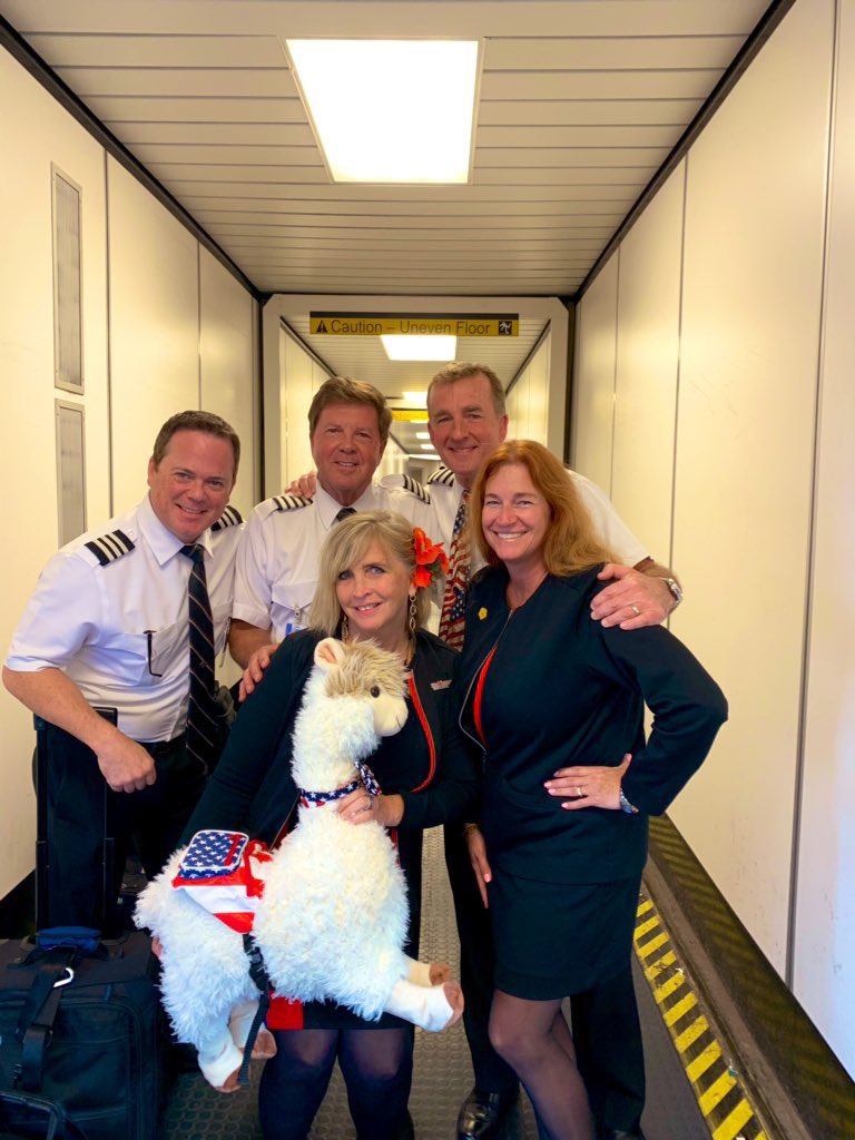 FrankLlama's tweet image. Just flew with the #1 pilot @SouthwestAir I met him and he is a legend (also retiring this year)! Thank you #SouthwestAirlines for the best flight crew. Excited to travel with you all again! #🦙❤️ #frankllama