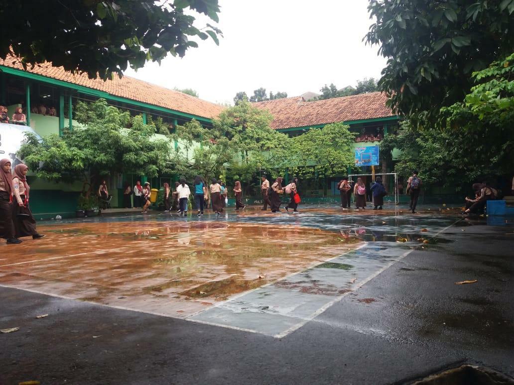 Kangen sekolah lagi deh... :( 

Yang anak ONE boleh ramaikan dengan retweet cuitan saya ini.