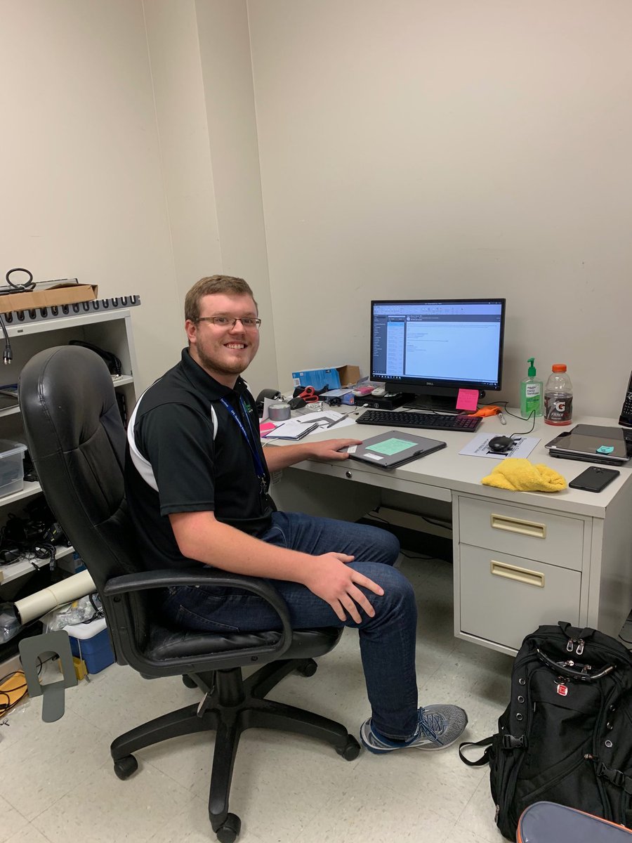 arlamonroe's tweet image. Cole working diligently on wok orders ⁦@gentry_middle⁩ #waw ⁦@cps_tech⁩ #cpstech