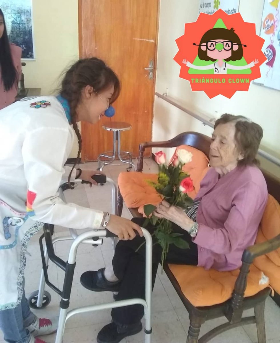 TrianguloClown's tweet photo. Estamos convencidos de que uno de los tesoros que guardan los años es la dicha de ser abuelo. 

Feliz Día del Abuelo 🧡💛💚💙💜

#DiaDelAbuelo 
#FelizMiercoles 
#EsDeAbuelitos 
#BuenMiercoles https://t.co/uDQOnl5cfy