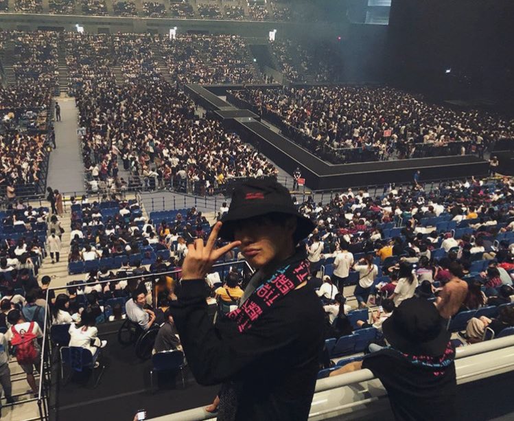 Daigo_kotaro's tweet photo. #다이고코타로 #醍醐琥太郎
RADWIMPS씨의 라이브에 다녀왔습니다~~!
RADWIMPS씨의 라이브를 보러 갔던 것도 처음이었는데, 라이브 자체도 처음이었어요! 

라이브의 강력함이 장난이 아니라서 
그냥 압권 당했어요.
너무 멋졌어요! 저렸어요!! 웃음

감사합니다!! 
#RADWIMPS #天気の子 https://t.co/xdElkLBwnV