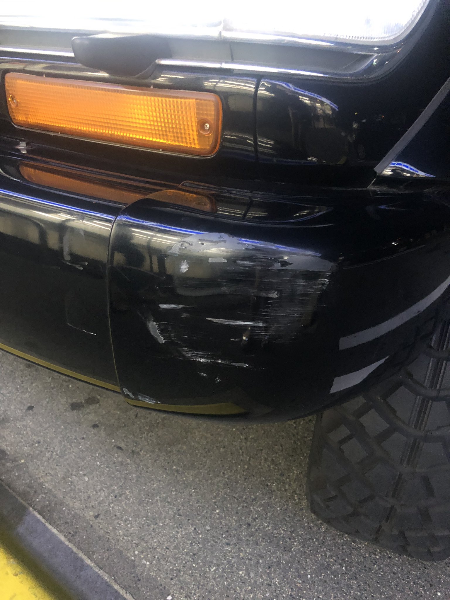 まる 駐車場に置いてたら擦られてた どうしようもない怒り どこにぶつければいいの 運転下手すぎでしょ あーつら 修理どこが安いかな ランクル ラウンドクルーザー ランクル80 傷 車修理 T Co Ajdrrj16kd Twitter
