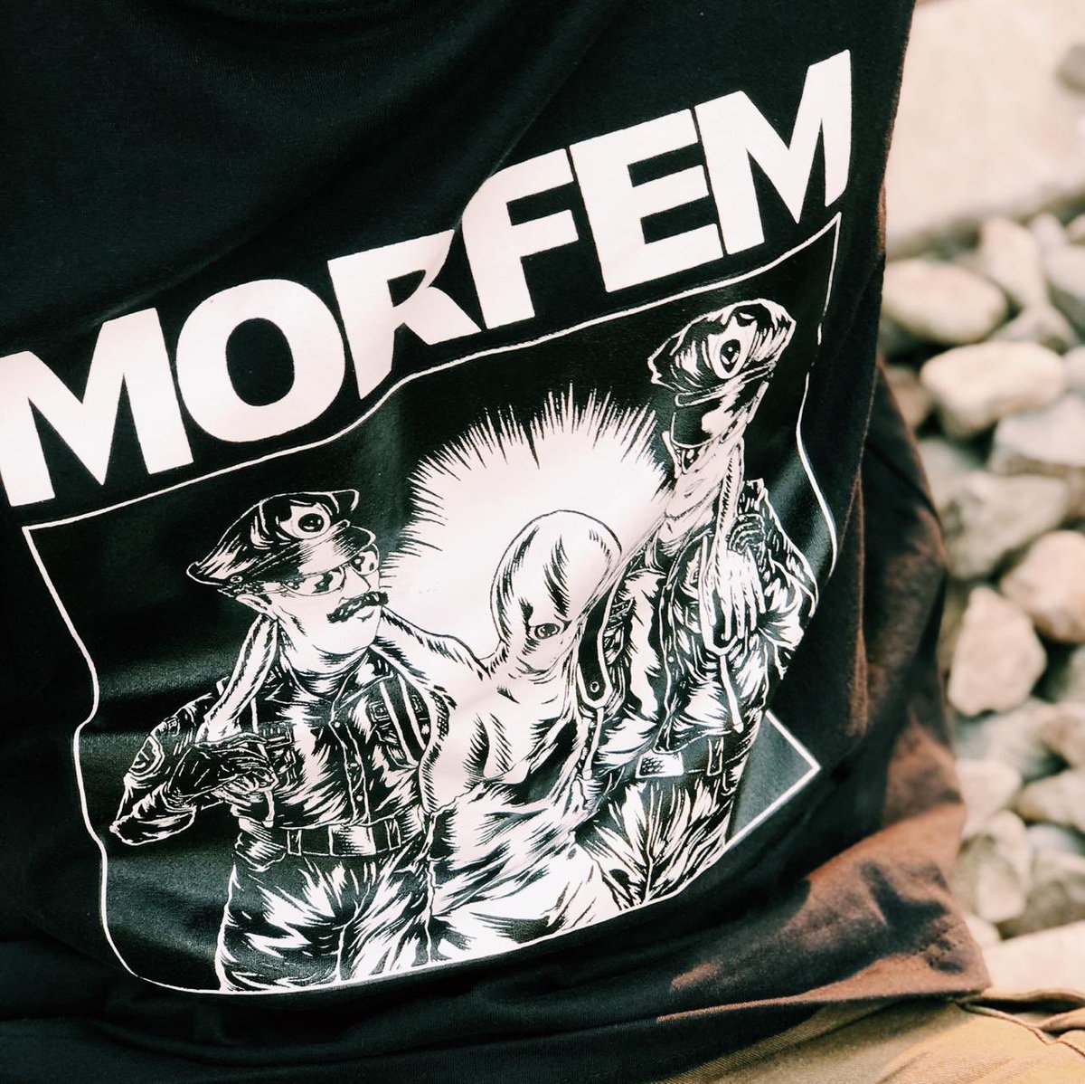 langensrawa's tweet photo. Tersedia kembali!⁣
⁣⁣
Morfem ‘Drunken Alien’ dalam pilihan varian warna hitam, merah &amp; putih.⁣
⁣
Katun gramasi 24s yang sangat nyaman digunakan.⁣
⁣
Detail ukuran tertera pada gambar.⁣
⁣⁣
#Morfem ⁣⁣
#DrunkenAlien https://t.co/dtSvVB4ceZ