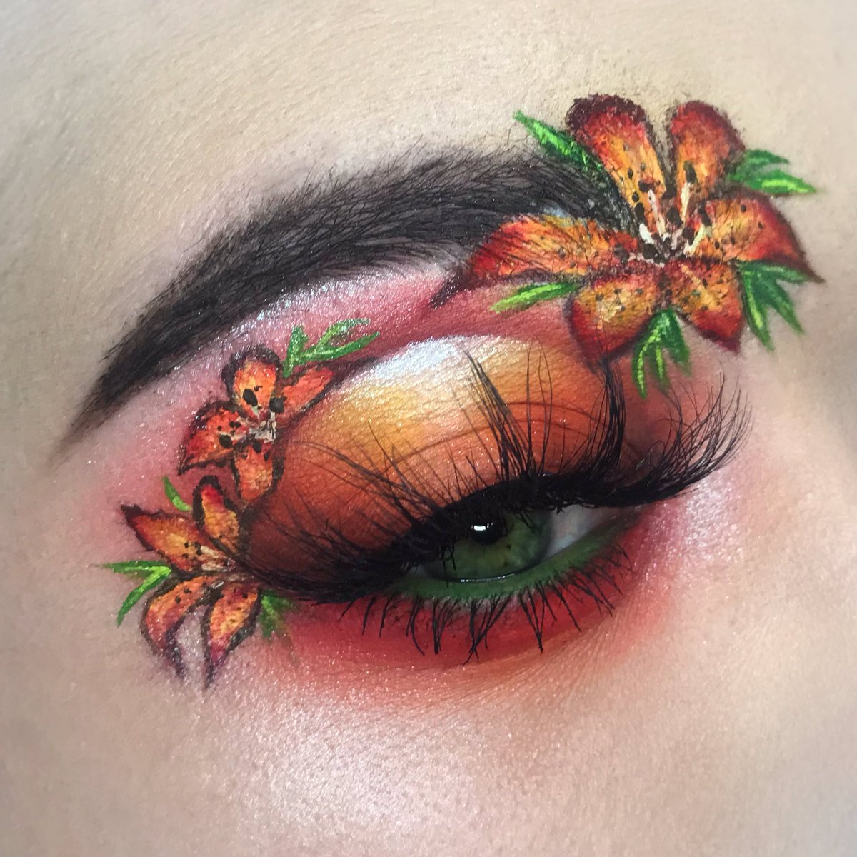 IsabelleLock4's tweet photo. N🖤RVINA VOL.1 palette 🌺
@norvina1 

This palette is so beautiful, I’m in love.

Skin, brows and highlight are all @ABHcosmetics too.
@MoonMakeupUK Face paints.
@UCmademebuyit Lemon Meringue Lashes https://t.co/zx2k1ZfMGE