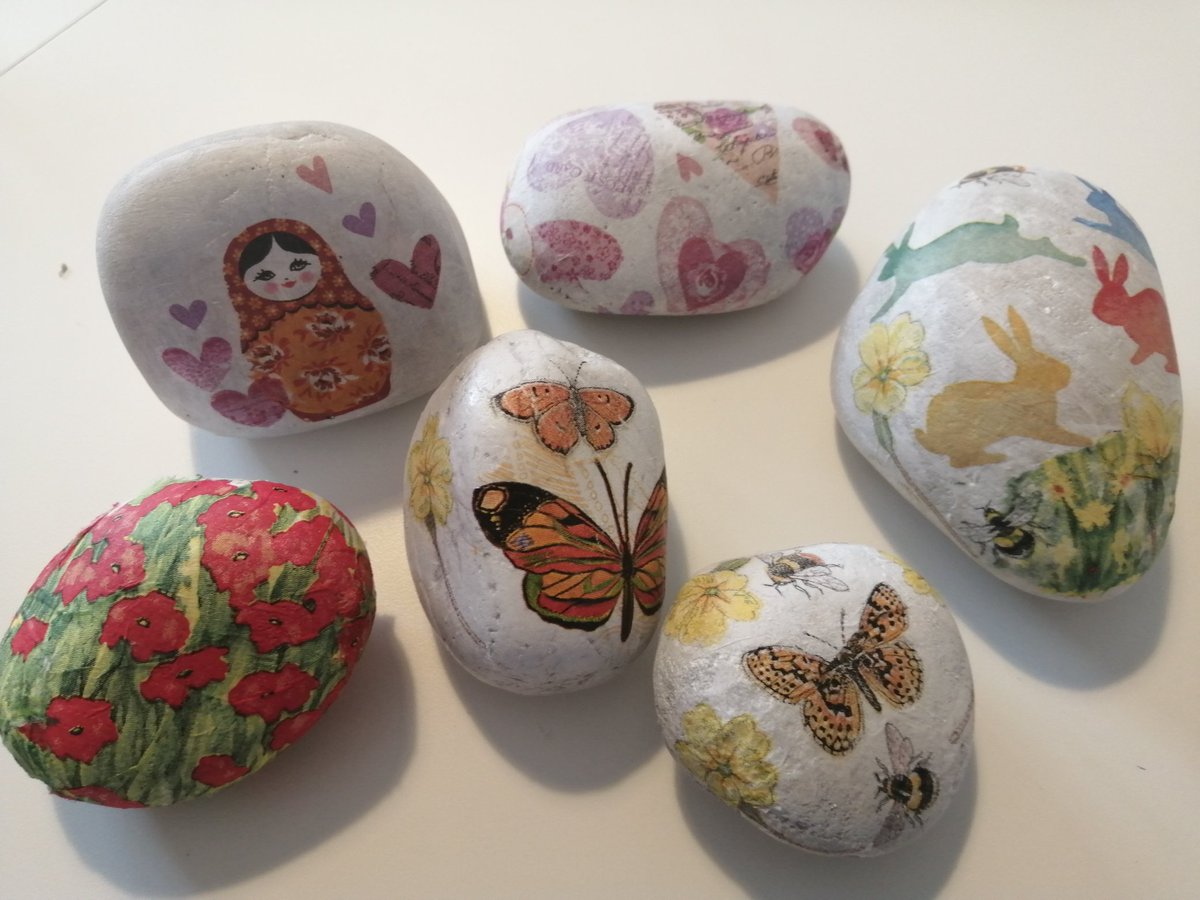 FFOKent's tweet photo. What another amazing session at @moathomes Cavell Way Community Hub. We got very creative with Cheryl Gall, rock painting whilst chatting over a healthy brunch. https://t.co/W0IZFkx6hL