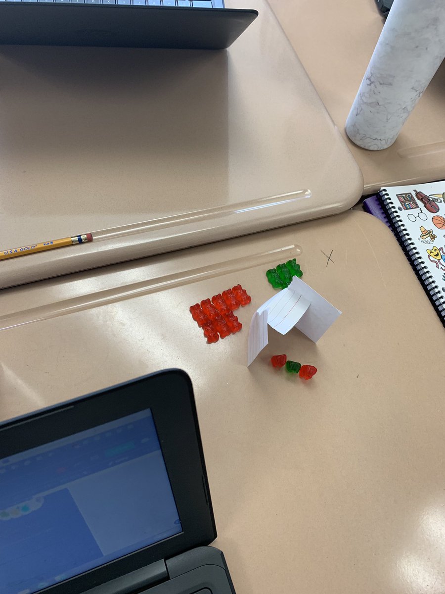amotz158's tweet photo. 7-2 is having fun showing what we know about different types of governments using gummy bears! #MMS7two #marlowe158 https://t.co/22HkYvPun9