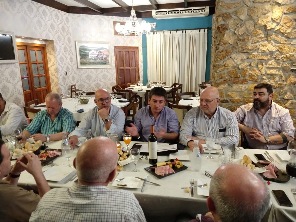 Fecofe_ltda's tweet photo. En Villa María, Córdoba | Nos reunimos hoy con dirigentes y gerentes de cooperativas de Elena, Arroyo Cabral, Monte Buey, James Craik, El Tío, Huanchilla y Suardi.
#cooperativas #agropecuarias #agroalimentarias #tamberas #territorio #FECOFE https://t.co/kGl4p1FXTb