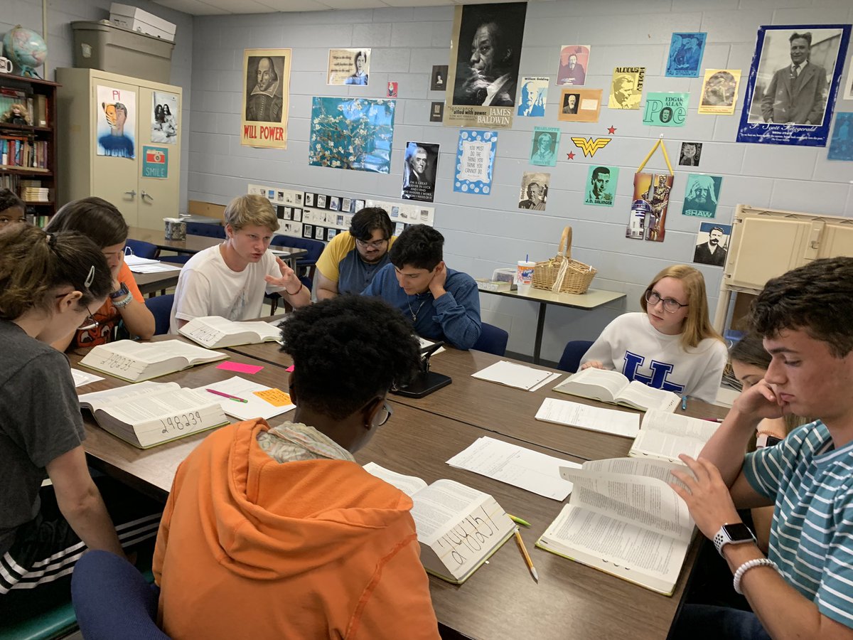 OBHS_MrsHicks's tweet photo. AP Lit students are engaged in active learning while analyzing โWhere Are You Going, Where Have You Been?โ Student led discussion works great in โThe Fish Bowlโ! @OBHSQuistors #TeamDCS #raisethebar #quistorpride https://t.co/UYO61HoKDK