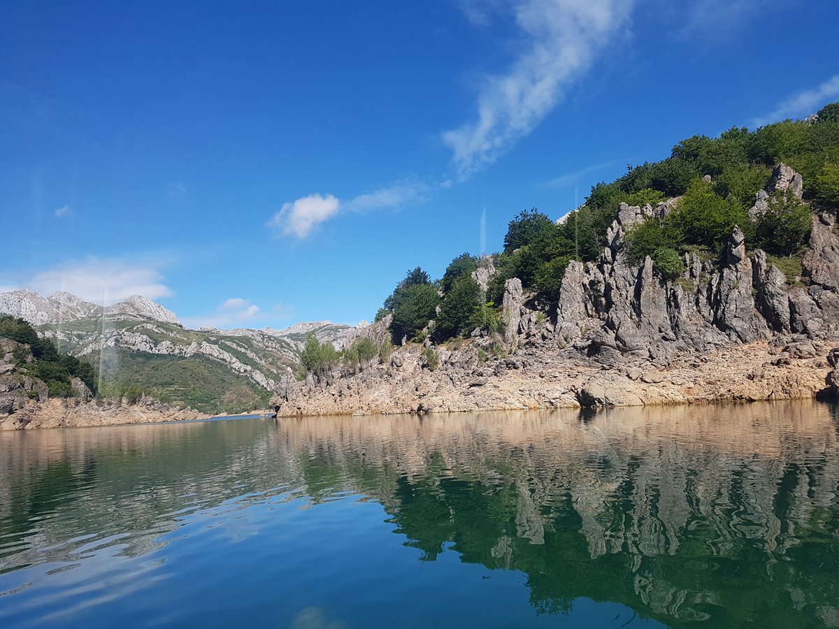 Seguro que has oído alguna vez hablar de los fiordos noruegos, tal vez incluso has estado o hayas visto algún documental en la televisión o vídeo en internet, pero… ¿Has oído alguna vez hablar de los fiordos leoneses?
nosgustaleon.com/descubre-los-f…