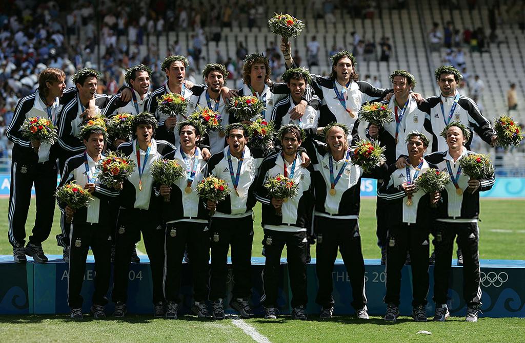 ¡Hoy hace 15 años ganábamos la medalla de oro de los Juegos Olímpicos! Qué gran momento que quedará por siempre en mi memoria. ⚽🏅