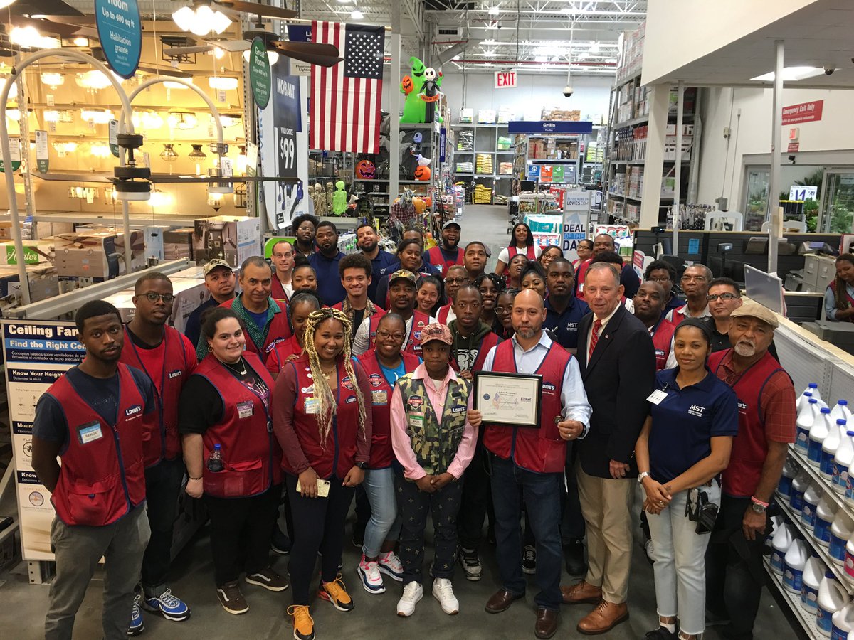 Rahsolo76's tweet photo. Today we celebrate our store manager, Erick, as he was awarded by the Secretary of Defense for his Support of the Guard and Reserve (military personnel). #KP2284 https://t.co/PfBal3VFdN