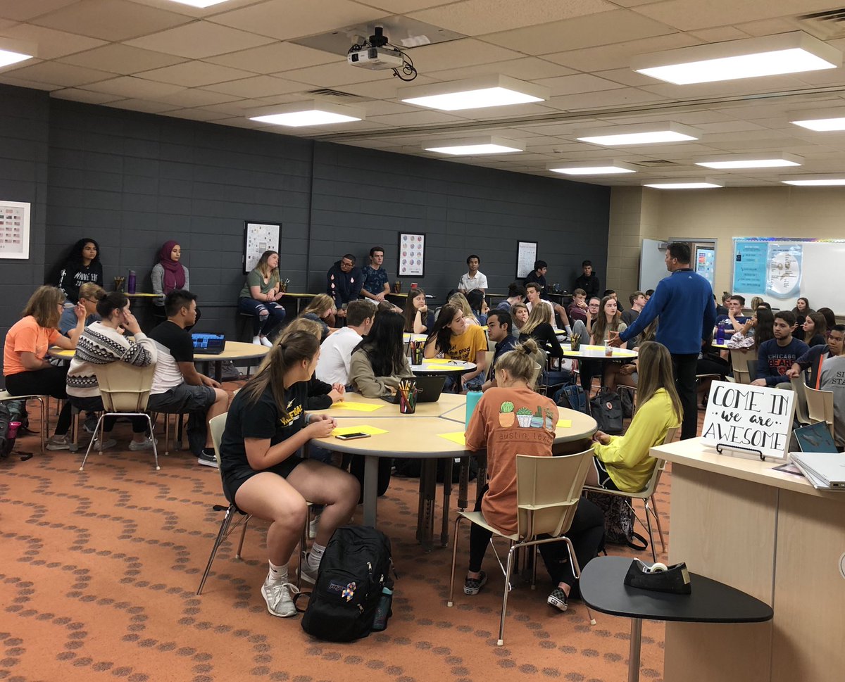TheCenterVJA's tweet photo. Tutor training extravaganza today. @TheMrSchwarz starts us off by explaining what makes @TheCenterVJA a great space for learners! @Rnolting21  #D230proud https://t.co/1Zc3D5fPZb