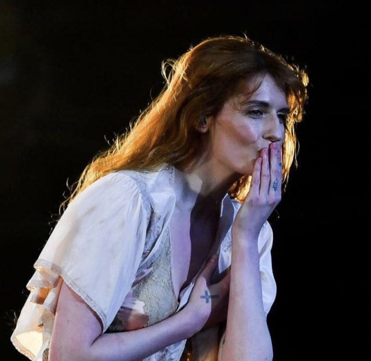 Happy birthday florence welch i love u    