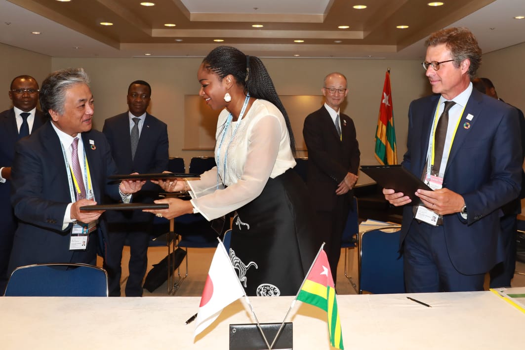 PresidenceTg's tweet photo. SEM Faure Essozimna Gnassingbé @FEGnassingbe a également reçu en audience le Président et CEO de 
Toyota Tsusho Corp.

Un protocole d'entente a été établi avec le gouvernement du Togo @GouvTg pour appuyer la dématérialisation de l'administration et la promotion d'énergies propres https://t.co/w6EwpCasc0
