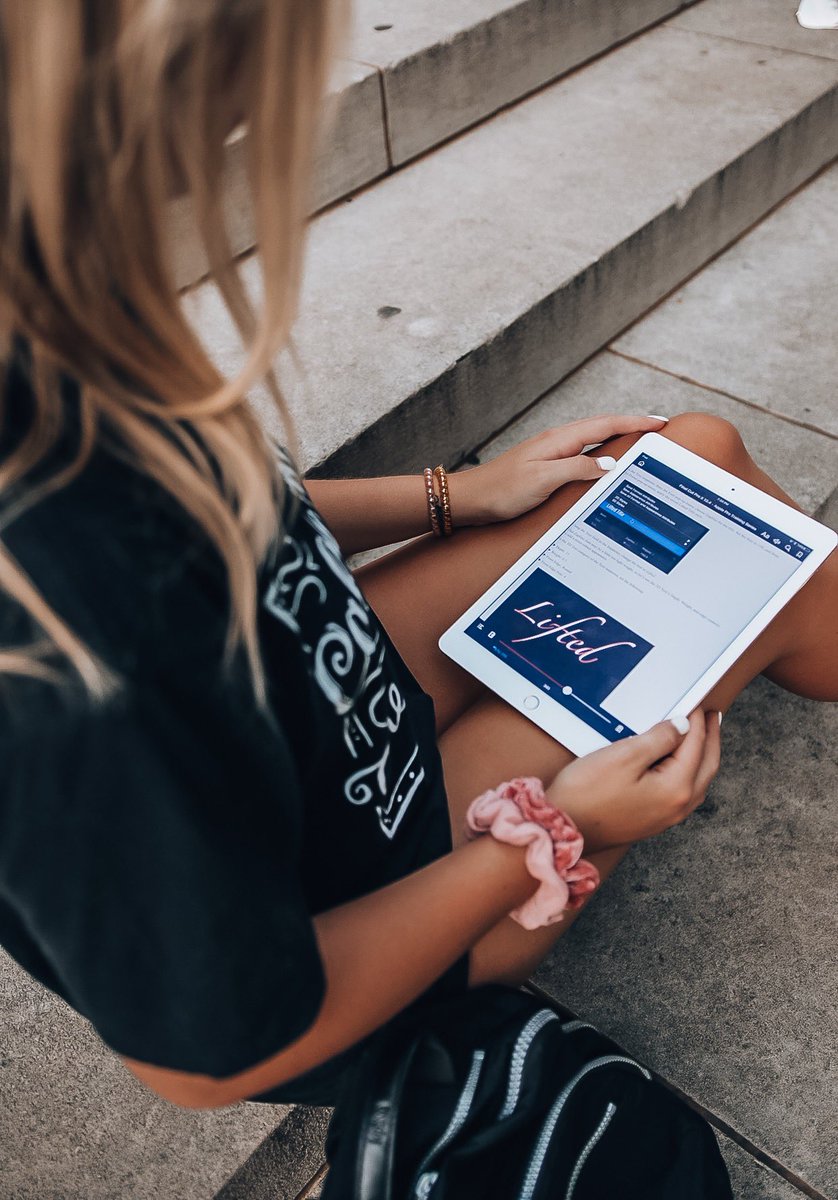 MadiWestbrooke's tweet photo. Attention all students and incoming freshman!! Use @VitalSource to save money (up to 80%!) on your textbooks this semester! I love e-Textbooksbecause I can put them on my iPad & use any textbook anywhere I go! #ad #GoDigitalWithVitalSource https://t.co/dRHiQBaAvc
