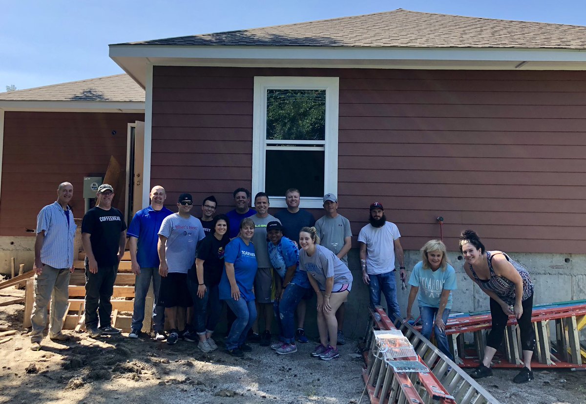 CheckTheLogs's tweet photo. We had a great day of giving back with Habitat for Humanity in Tulsa. Both Oklahoma and West Texas Select teams were represented - Thanks to all who participated! #selectsuccess @TheAnneChow @TRandallPorter https://t.co/Md20B6qUis