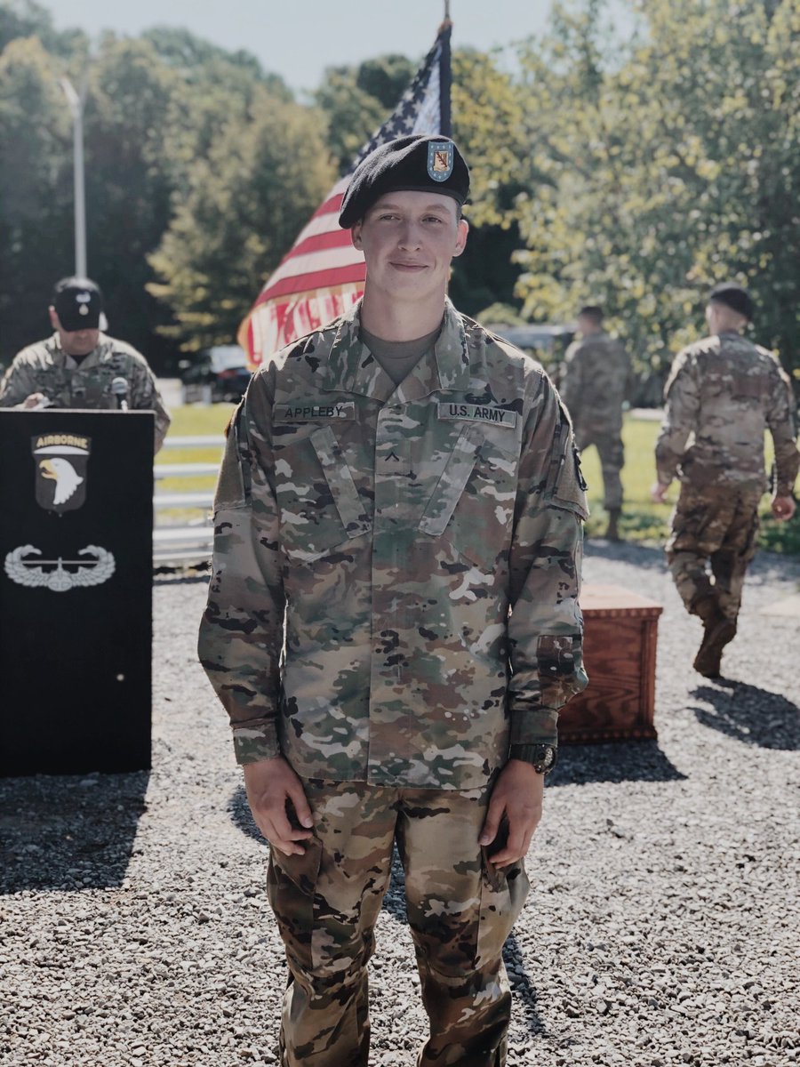 SenizeJ's tweet image. Graduated air assault school today