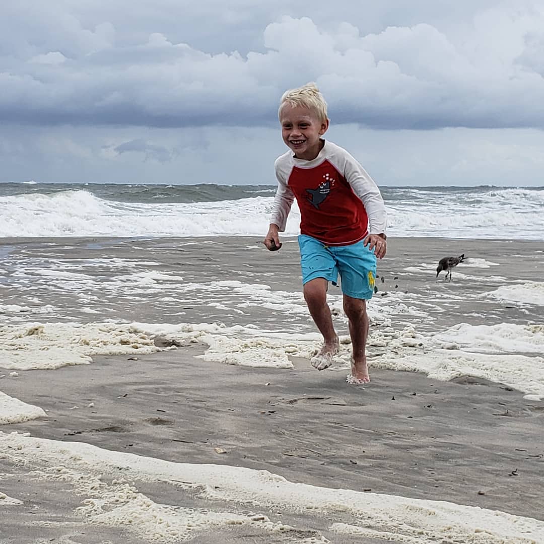 IreneLane's tweet photo. My daughter sent this picture from the Jersey Shore this morning. I'm working, but it reminds me to approach all conversations, all interchanges, with joy of the child within each of us. So for anybody who is reading this and looking at this picture let your inner child shine! https://t.co/RZU9ndGrCW