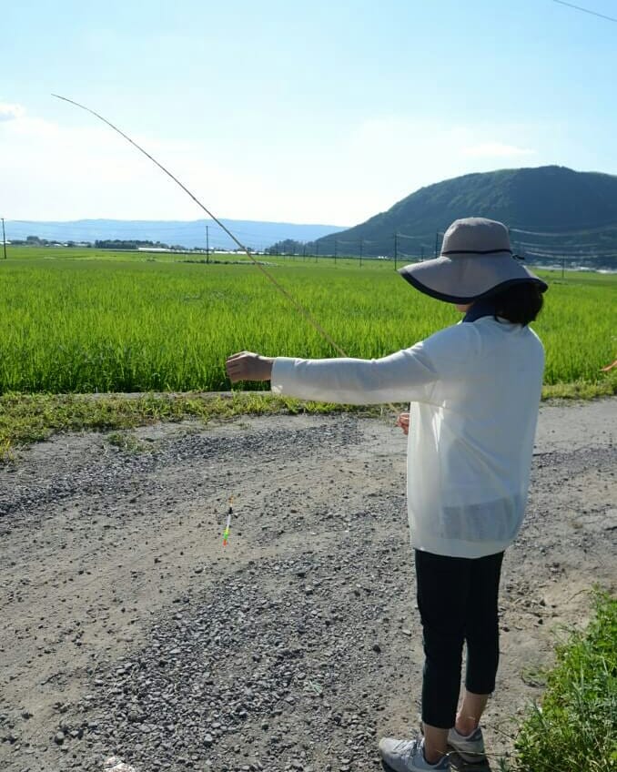 趣味千編集部 小川などにいる小魚を釣って遊ぶなら 切り出して干しただけの矢竹の釣竿が便利 タカハヤが釣れました 作り方 の記事は ウェブサイト 趣味千 T Co Gszrgqzwrf で Youtubeにも動画をupしています 矢竹 竹竿 釣竿 川釣り 延