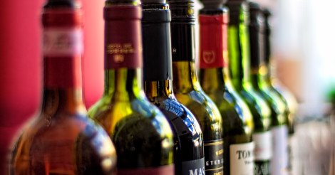 RoxyEncinitas's tweet image. Wine is a good familiar creature 🍷 Wine Wednesday! 50% off bottles of wine all day and night