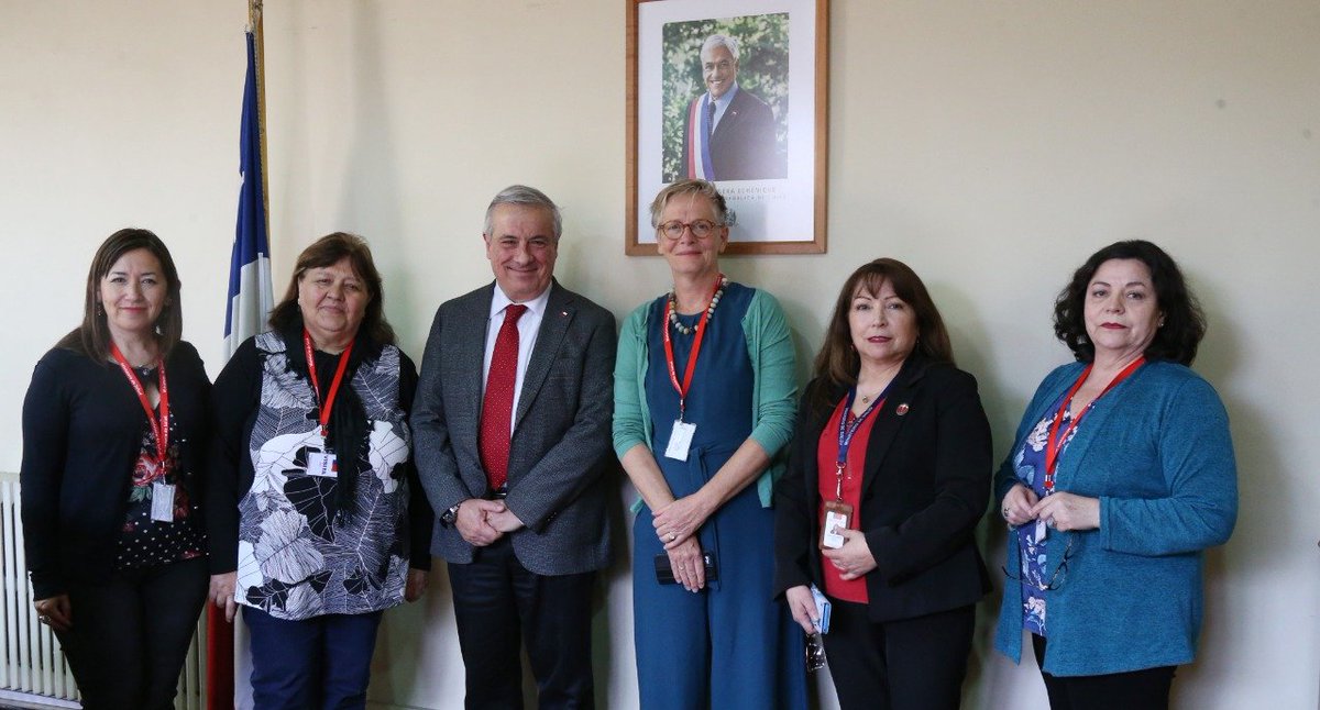 ChileMatrones's tweet photo. Intensa agenda de la presidenta @world_midwives @FrankaCadee en sus primeras horas en Chile. Reunión con el directorio nacional de #ChileMatrones y luego con el ministro @jmanalich @ministeriosalud https://t.co/UMcgPlBtpv
