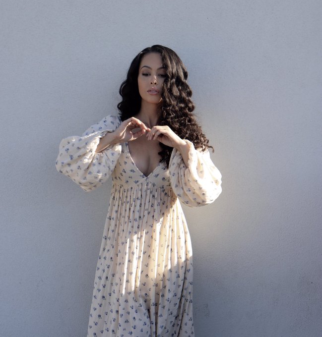 Morning 🌒 Photo: @chloefarnworth https://t.co/Elgn7vWtHR<a class="tags" target="_blank" title="On Twitter" href="/?out=eyJ0eXAiOiJKV1QiLCJhbGciOiJIUzUxMiJ9.eyJpYXQiOjE3MjIxMDA4MzUsImlzcyI6InR3cG9ybnN0YXJzLmNvbSIsIm5iZiI6MTcyMjEwMDgzNSwiZXhwIjoxNzUzNjM2ODM1LCJyZWRpcmVjdF91cmwiOiJodHRwczovL3R3aXR0ZXIuY29tL2NobG9lZmFybndvcnRoIn0.7V2YnDVY_b1Uj9uFsVfeTp4qIj9y7QvNWOT7gFXkgPM3dyR-NN3YHCE-BdmCIKz8CX9smIEPOGSANIMKsDnReQ">@chloefarnworth</a>