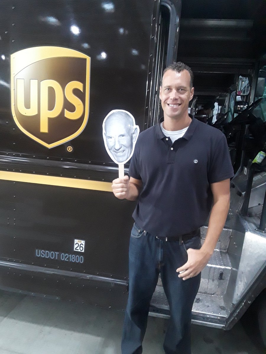 Betty0929's tweet photo. Happy Founder's Day from Erik Marshall #ComptonPreload @jrindafernshaw @SouthCalUPSers #wheresjimcasey #founders #ups112 Compton Strong!!!! https://t.co/vUjRPG6RXV