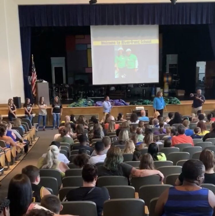 ftsd_4thGrade's tweet photo. Another GREAT Hello Day at Riverfront! Get ready for an amazing year, 4th grade! @FTSD_Riverfront #helloday #riverfrontrocks https://t.co/fCQYAotoXD