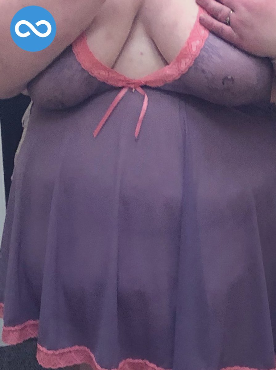 SuccubiLullaby's tweet photo. Hottie with huge honkers that is homeless right now.  I love that I still look and feel sexy despite living in a hotel.  Plus... there’s two beds &amp; plenty of space for activities!  Anybody in Pittsburgh wanna join me and test the beds?  Couples &amp; bi/pan people to the front!! 💋 https://t.co/e5fDieYzUQ