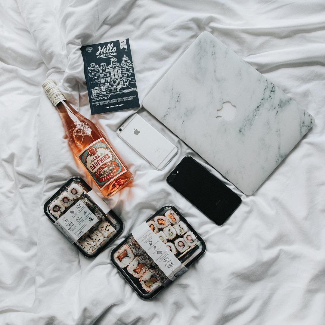 An ideal night in with #LesDauphinsRosé. #Repost <a href="/prazeresm/">mprazeres</a>