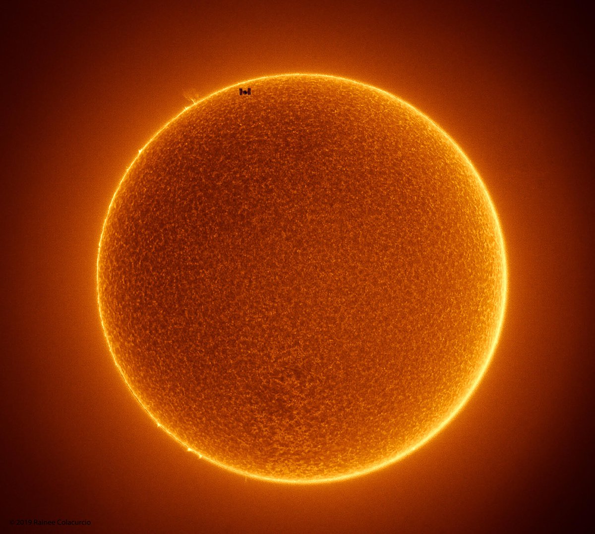 astro_paolo's tweet photo. 🇬🇧🇺🇸 In July, NASA shared a photo of the International Space Station passing by the Sun, it’s fantastic, isn’t it?
What does it remind you of?

#NASA #ISS #InternationalSpaceStation #Sole #Sun #Space https://t.co/N9uxGWxMLg