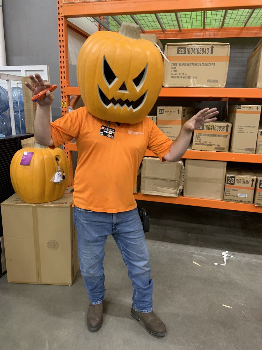HD_DonaldTWhite's tweet photo. It’s that time again. As we had a great time setting the new set this week and now it comes to a end. What a great 3 days of fun and being safe. 700 days we’re on our way. #SafetyFirst #HalloweenSet #WhatsNext https://t.co/Y2CGFrQDqJ