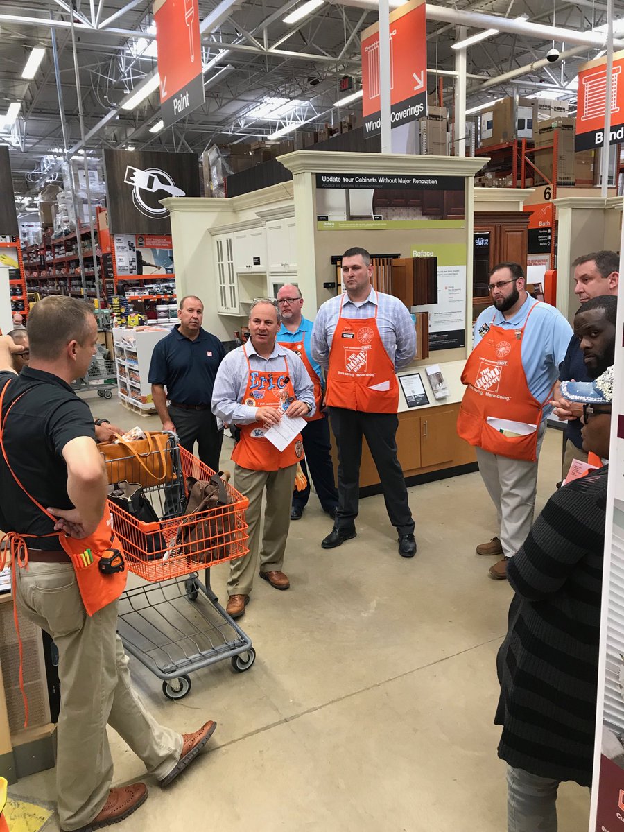 valerie_hdms's tweet photo. #4603 Alexandria ...Great RSM walk combining Credit Services and #HDMS to pump up CONVERSION for our next half!! #takeyourshareD23 #MidAtlantic #homedepotcreditservices @hdericmacdonald @PicininiDwayne @Joseph_HDMS @JHGarber1 @JoeBellHD https://t.co/N1Njg6k6ZK