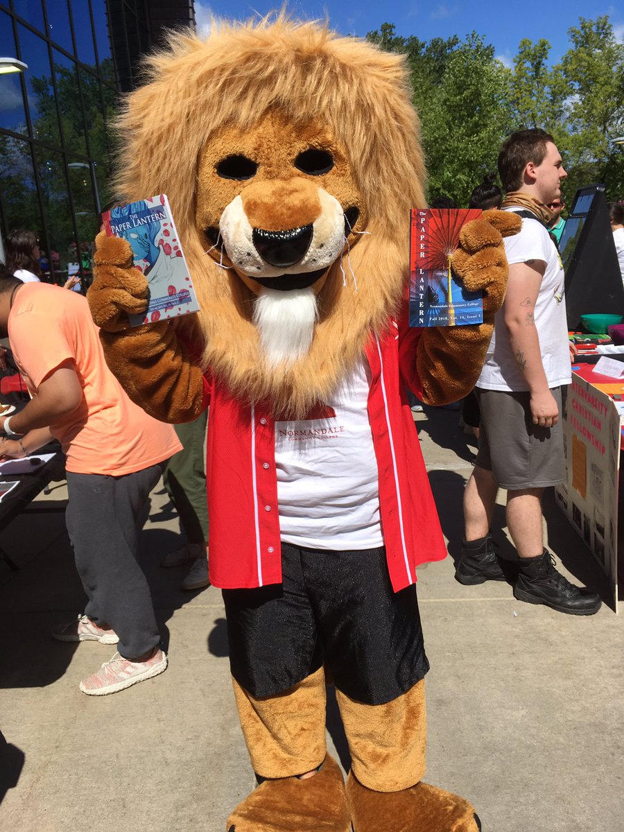 ReiniGrandell's tweet photo. The @normandale_cc lion, Norman, likes our student literary magazine, The Paper Lantern! https://t.co/C6loWXu2lE